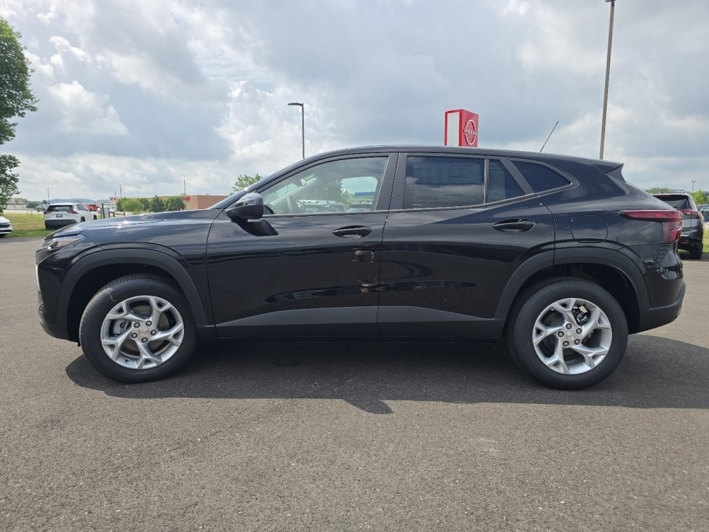 New 2026 Chevrolet Trax LS w/ LS Convenience Package FWD image 10