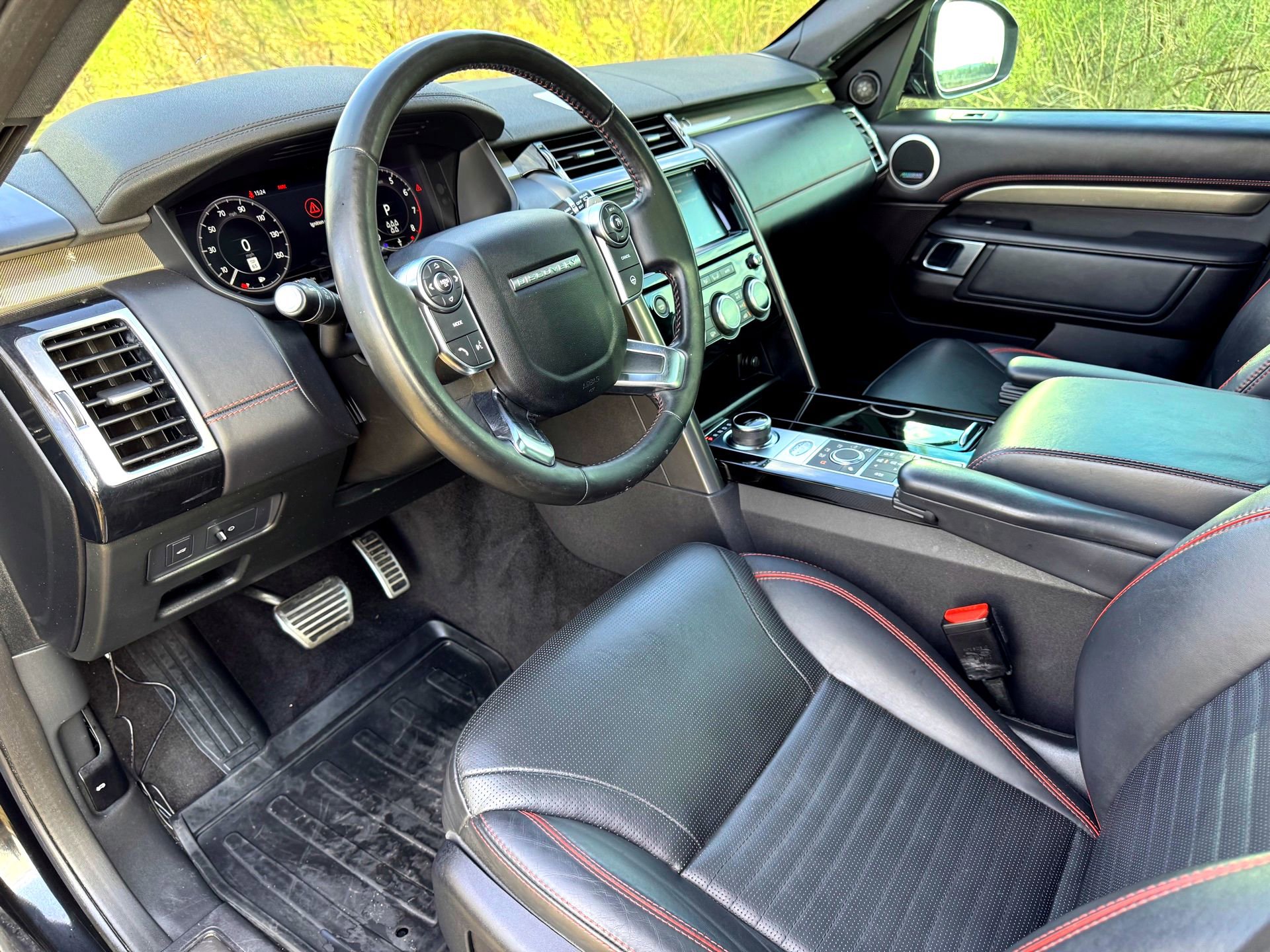 Used 2018 Land Rover Discovery HSE image 13