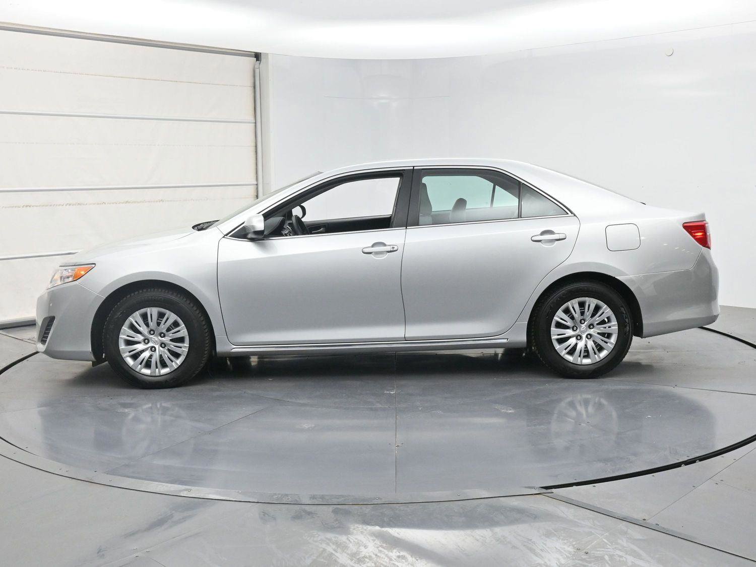 Used 2014 Toyota Camry LE FWD image 20