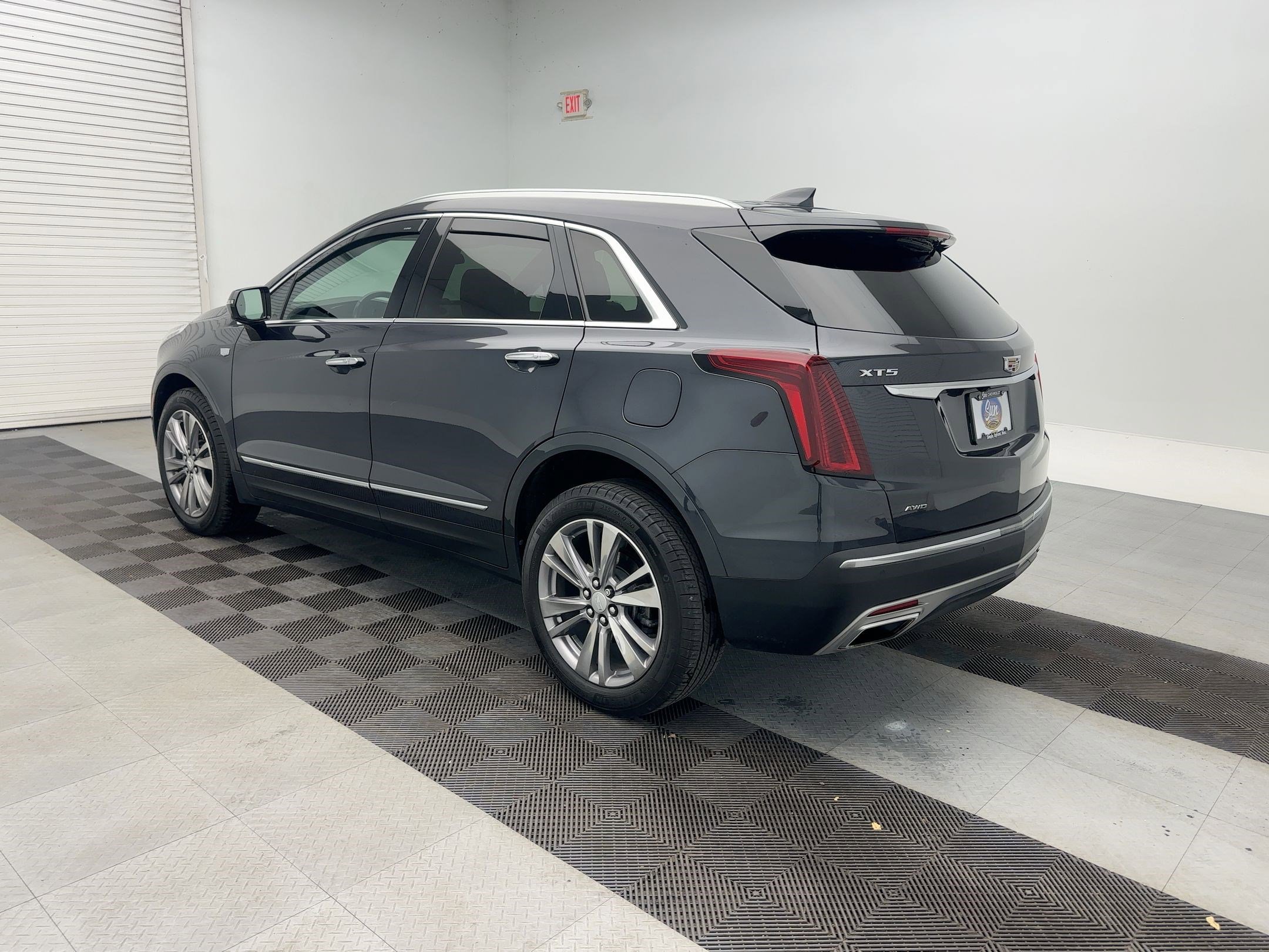 Used 2023 Cadillac XT5 Premium Luxury image 3