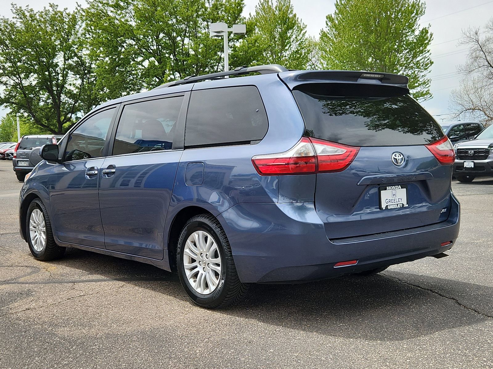 Used 2015 Toyota Sienna XLE FWD image 3