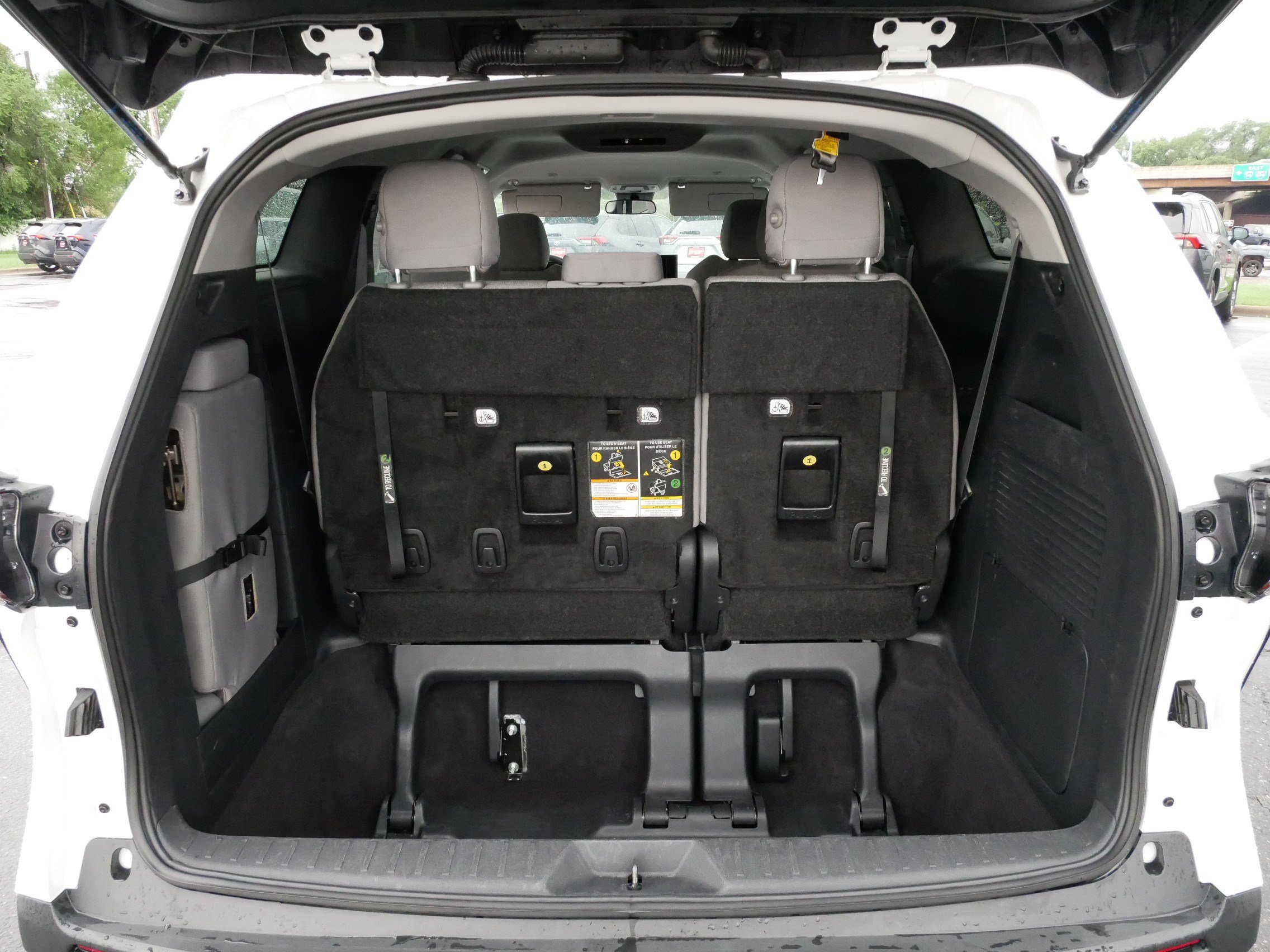 Certified 2025 Toyota Sienna LE FWD image 18