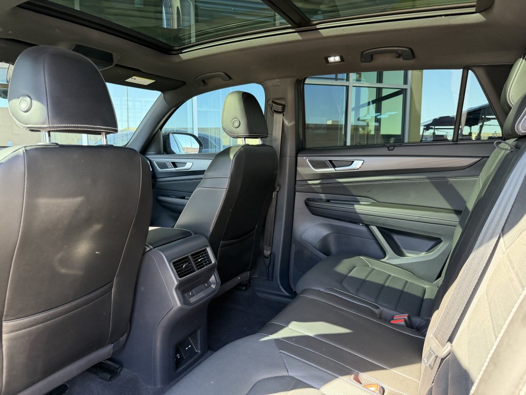 Used 2024 Volkswagen Atlas Cross Sport SEL R-Line AWD/4WD image 36
