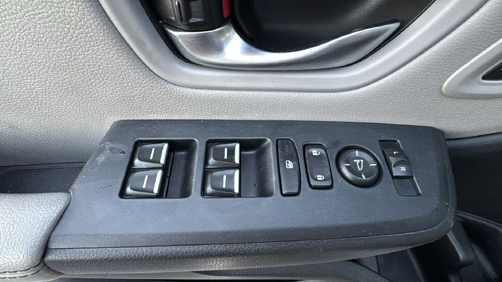Used 2023 Honda Pilot Touring image 18