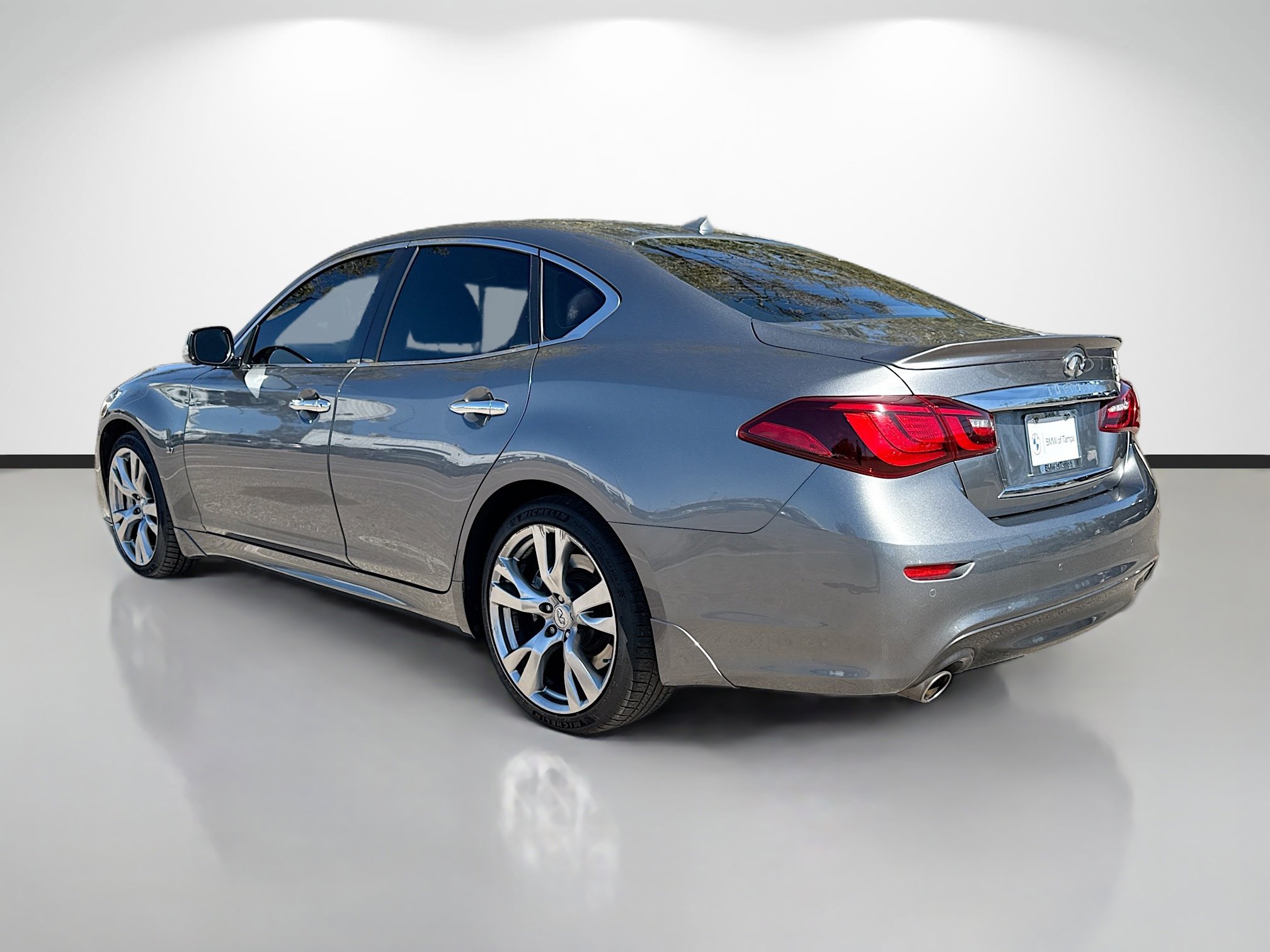 Used 2019 INFINITI Q70 Luxe w/ Sport Package image 5