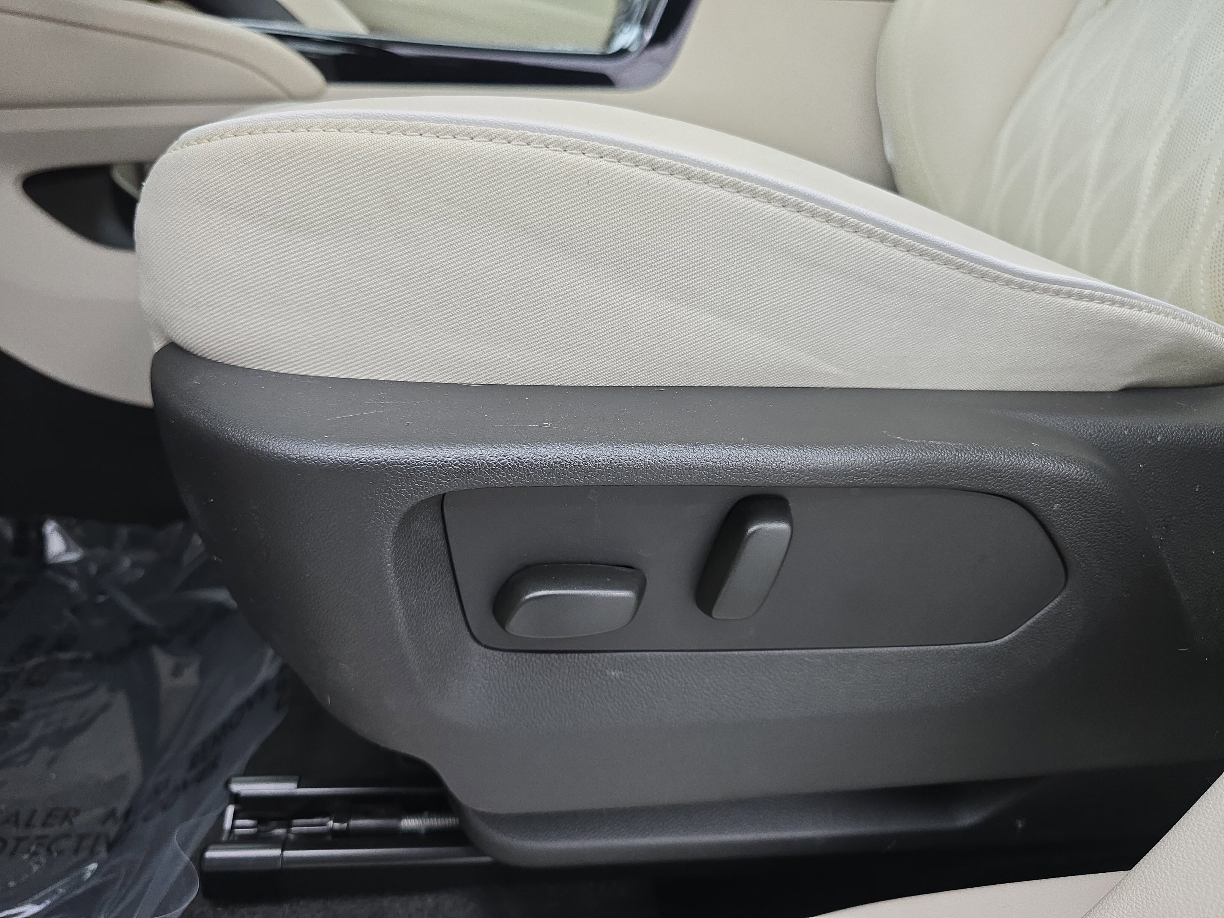 Used 2023 Buick Envision Avenir image 28