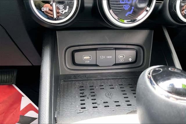 Used 2024 Hyundai Venue Limited FWD image 16