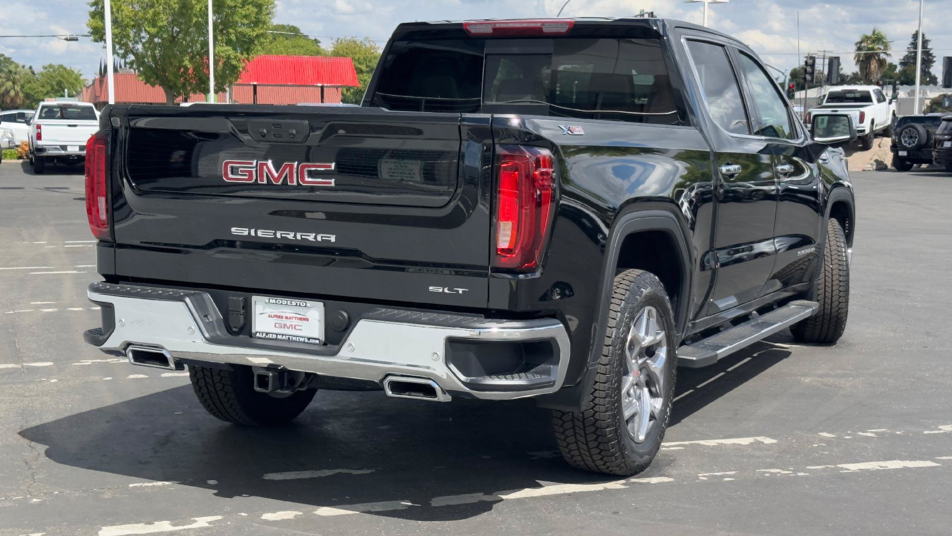 New 2026 GMC Sierra 1500 SLT w/ SLT Premium Plus Package AWD/4WD image 5