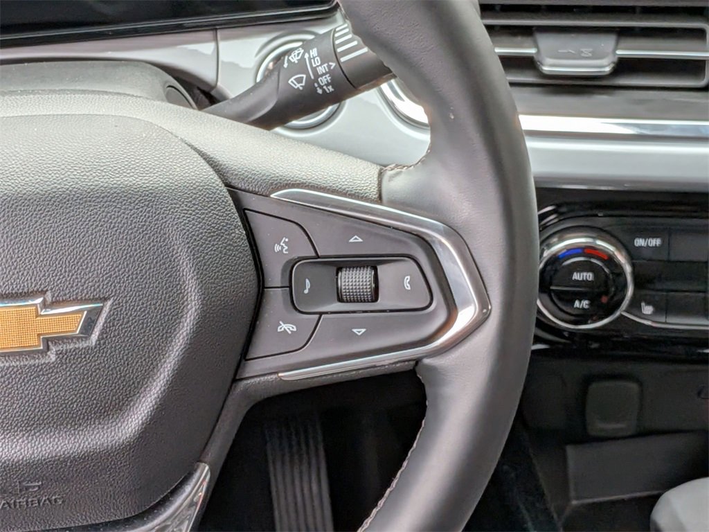 Used 2025 Chevrolet Trax LT w/ LT Convenience Package image 21