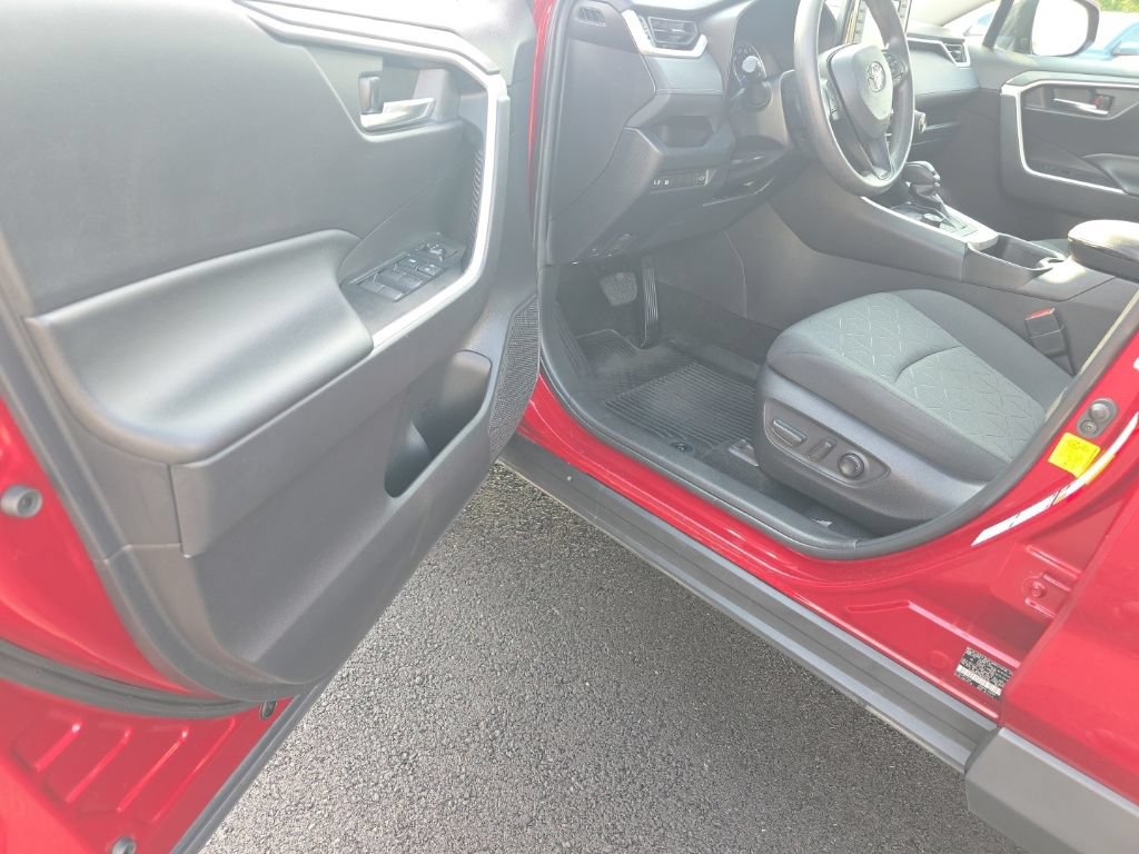 Certified 2022 Toyota RAV4 XLE w/ Convenience Package AWD/4WD image 11