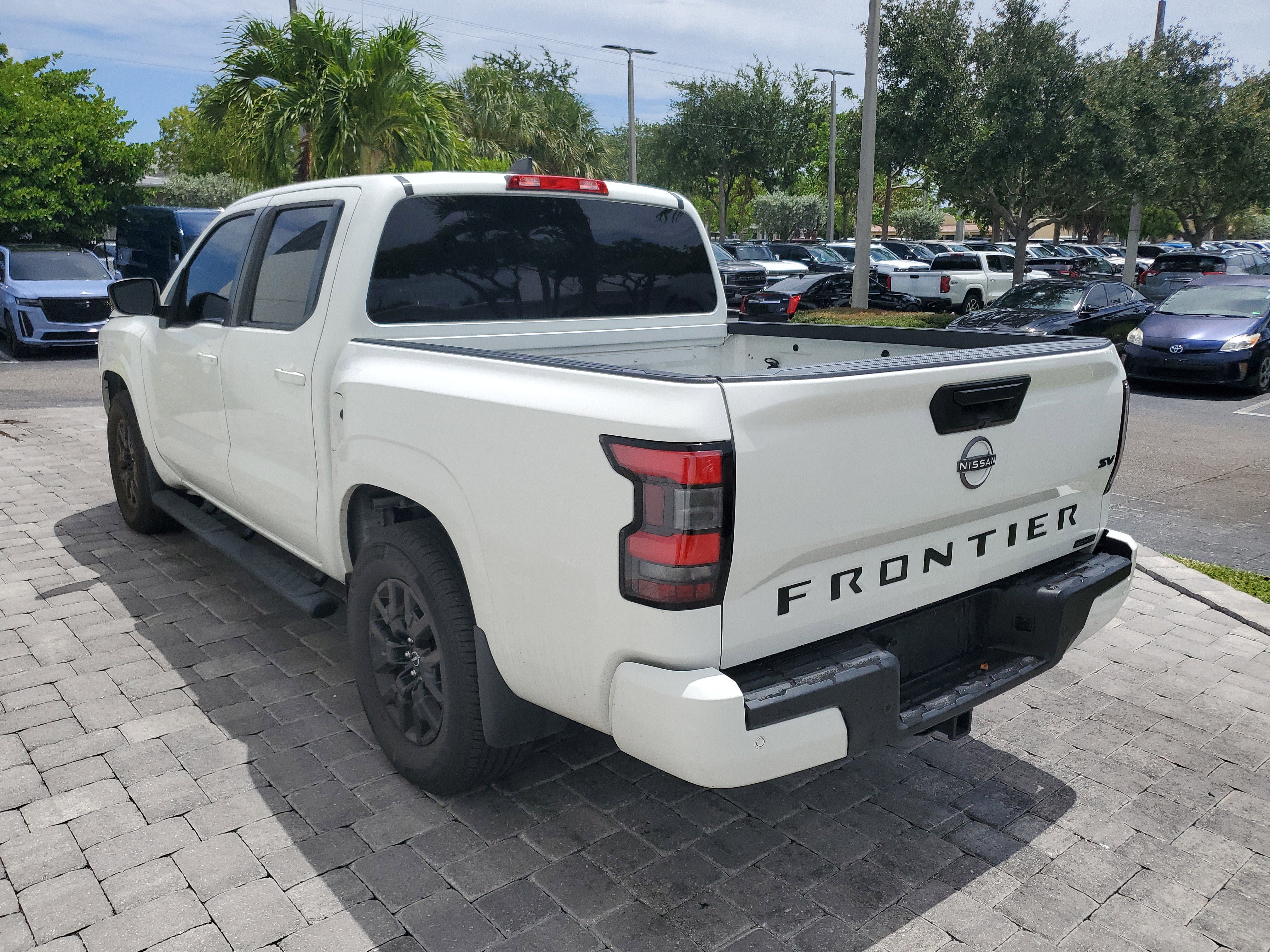 Used 2023 Nissan Frontier SV w/ Midnight Edition Package RWD image 4
