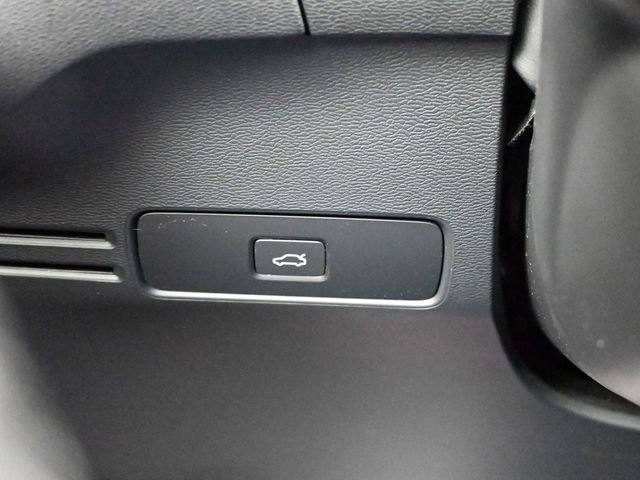 Used 2023 Volvo XC40 B5 Plus w/ Climate Package image 27