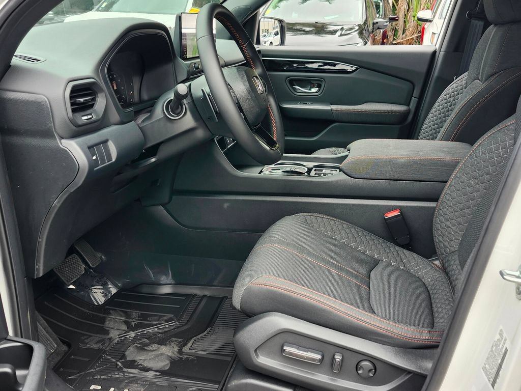 New 2026 Honda Pilot Sport image 8