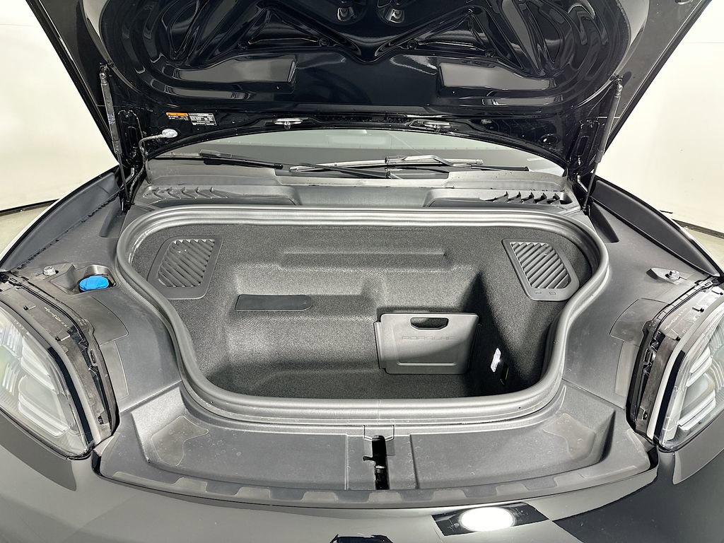 Used 2025 Porsche Macan 4S Electric image 33