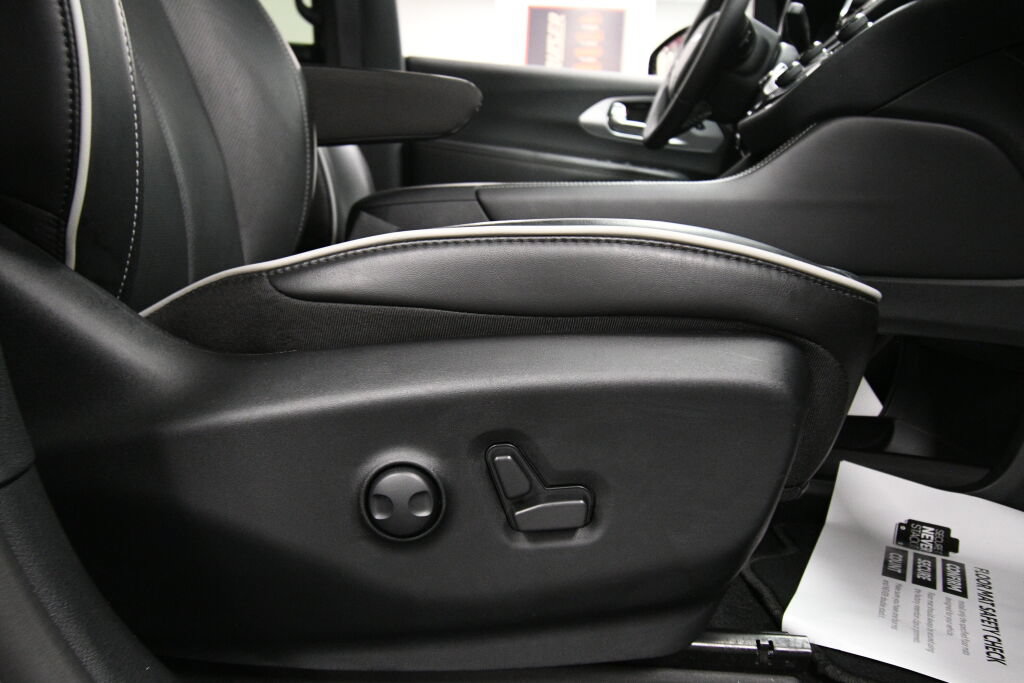 Used 2025 Chrysler Pacifica Limited FWD image 31