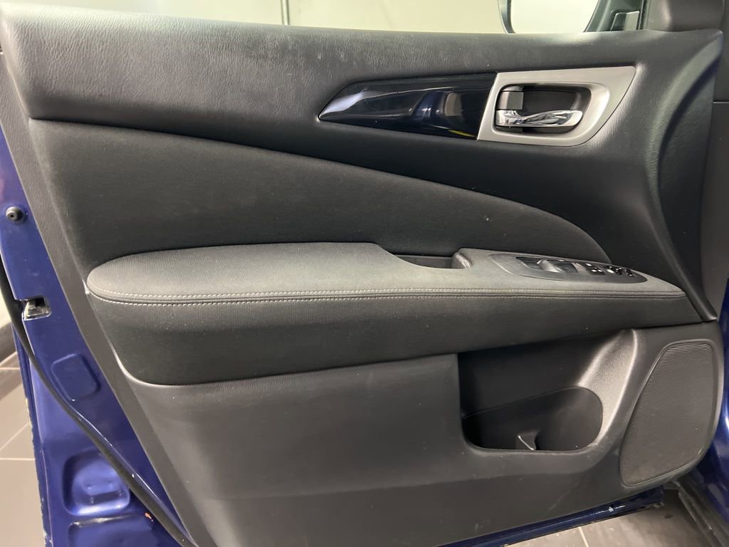 Used 2017 Nissan Pathfinder S AWD/4WD image 29