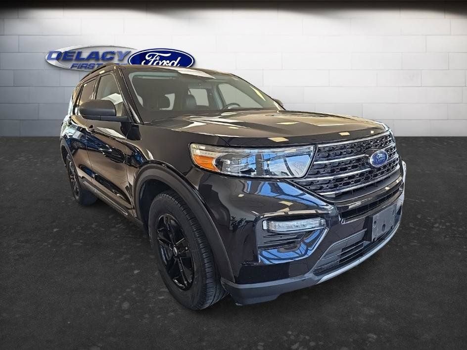 Used 2020 Ford Explorer XLT w/ Equipment Group 202A AWD/4WD image 9