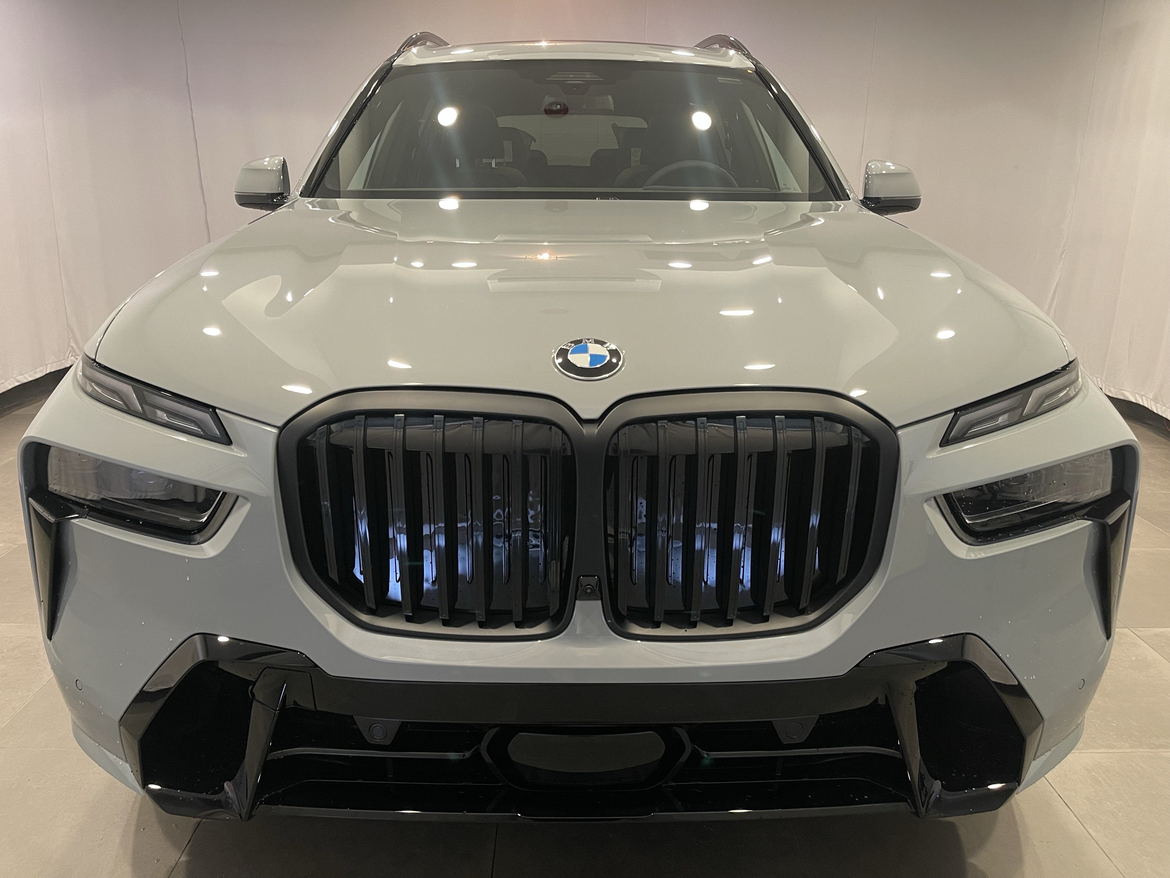 New 2027 BMW X7 xDrive40i w/ M Sport Package AWD/4WD image 2
