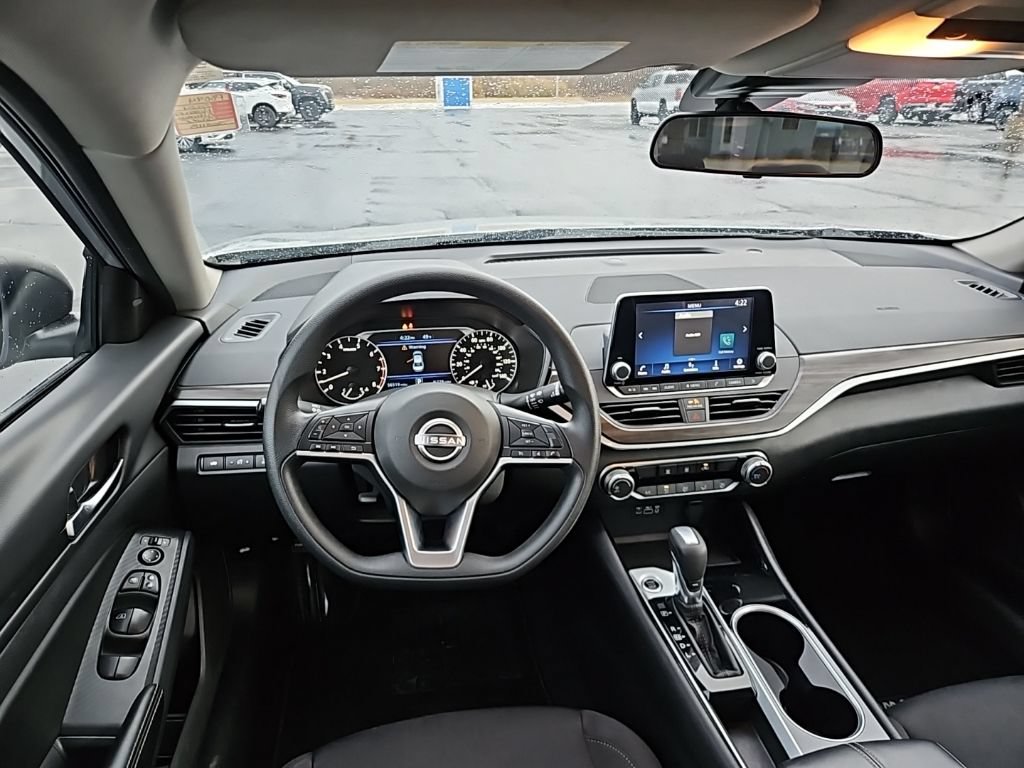 Used 2024 Nissan Altima 2.5 SV FWD image 9