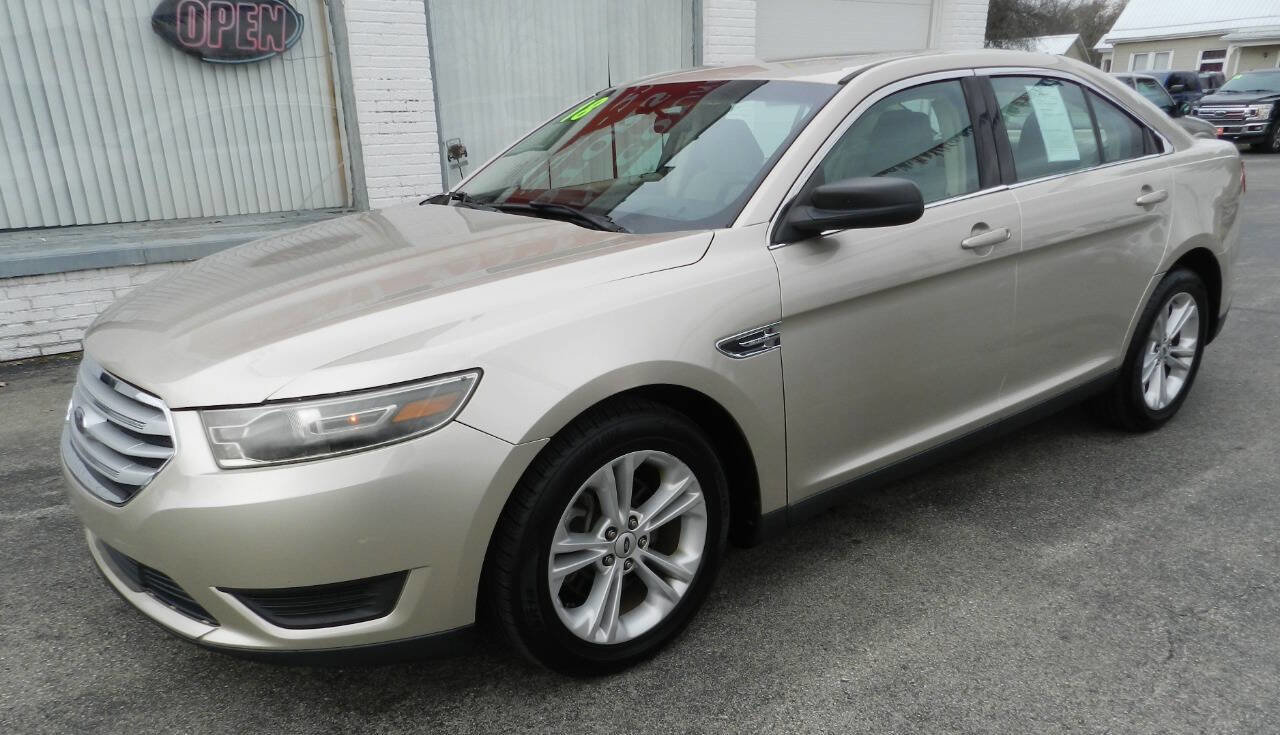 Used 2018 Ford Taurus SE image 3