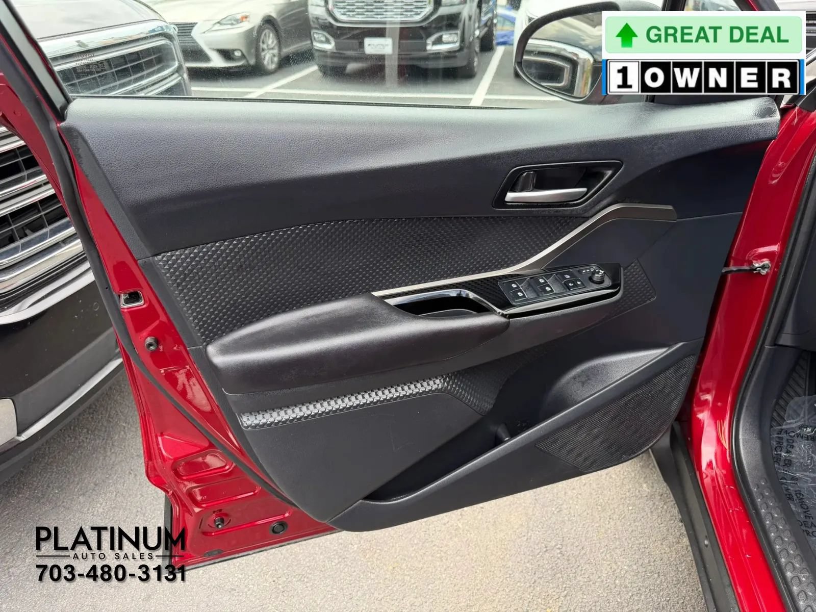 Used 2019 Toyota C-HR XLE FWD image 17