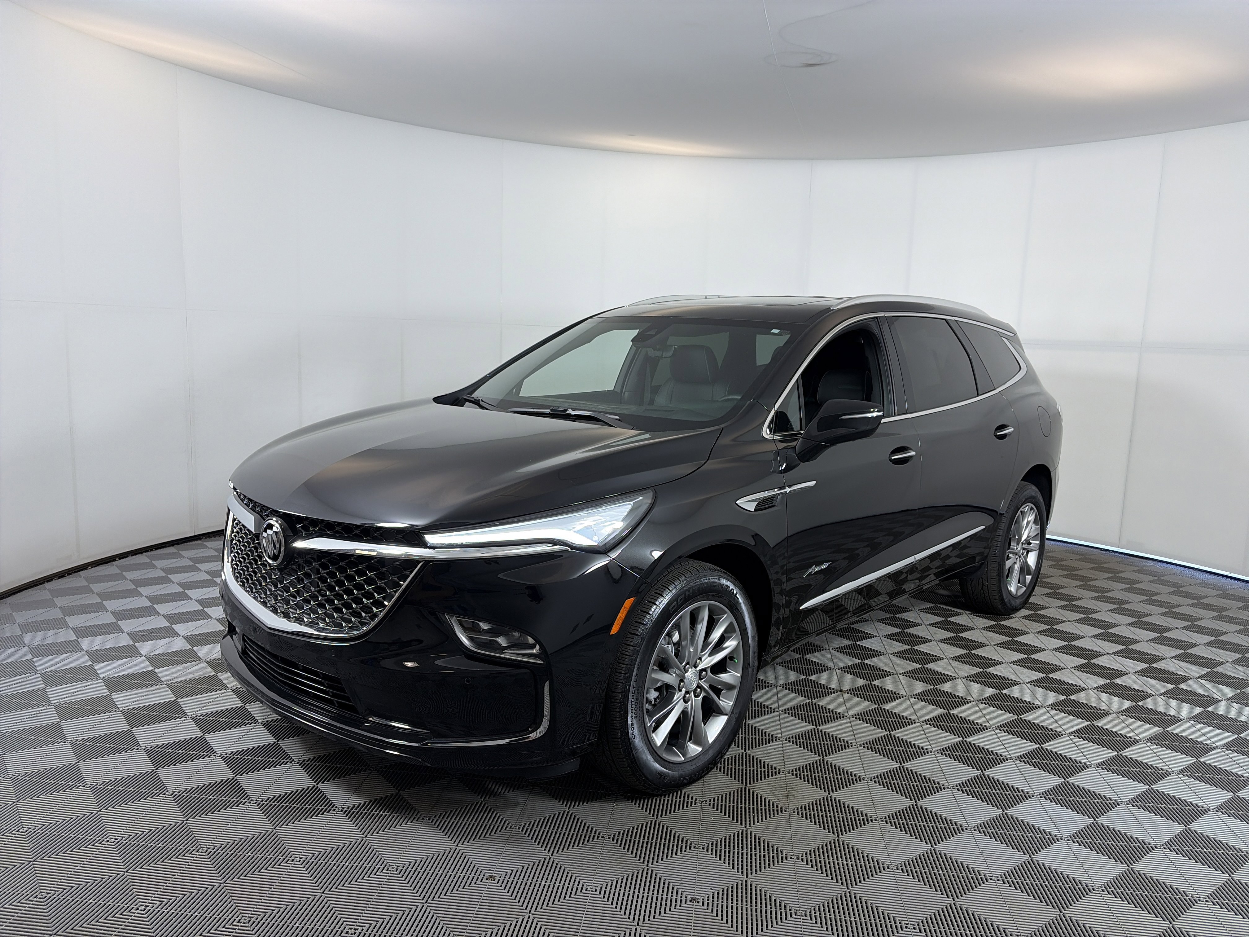 Used 2022 Buick Enclave Avenir w/ Avenir Technology Package AWD/4WD image 2