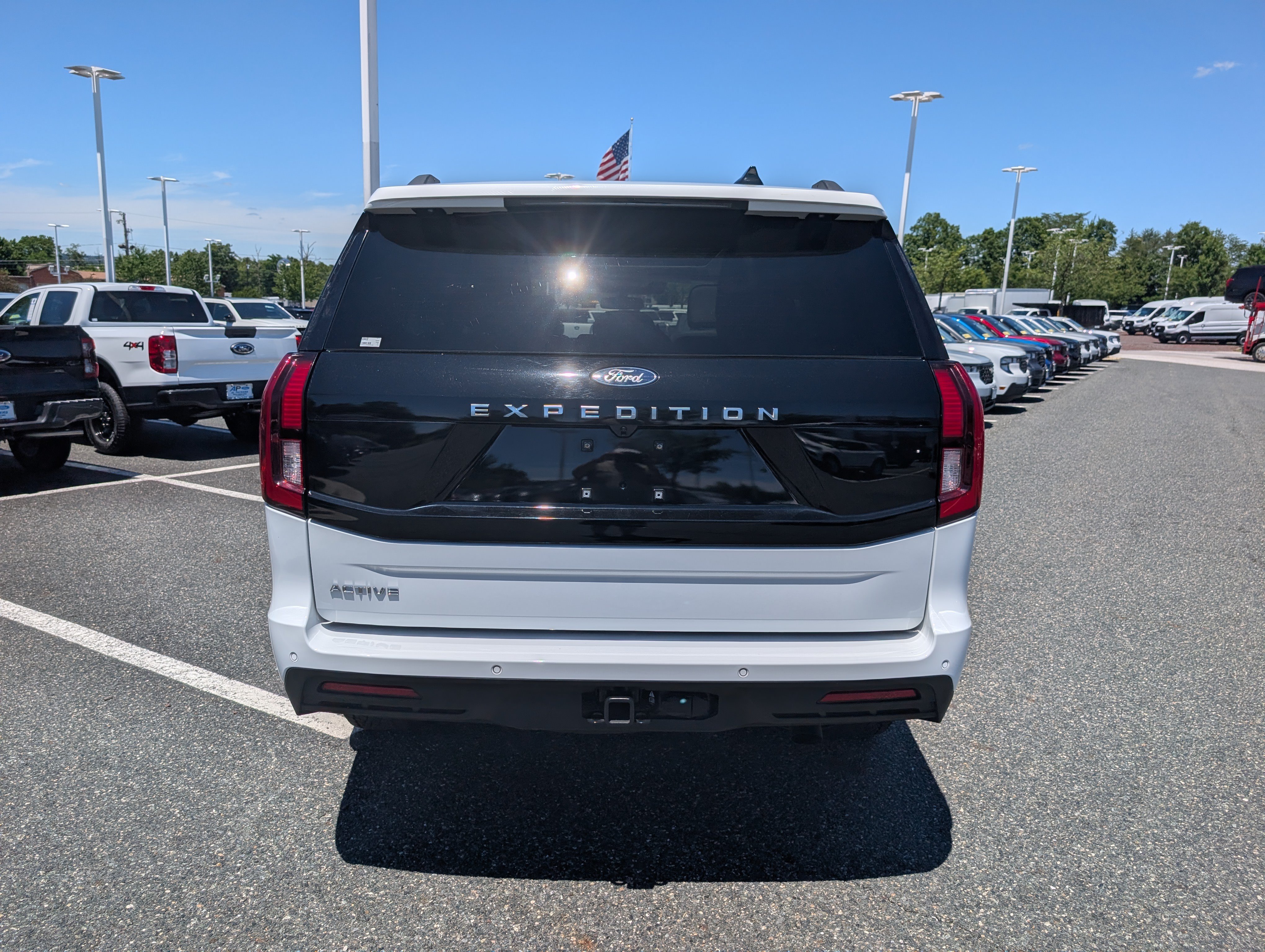 Certified 2025 Ford Expedition Active AWD/4WD image 4