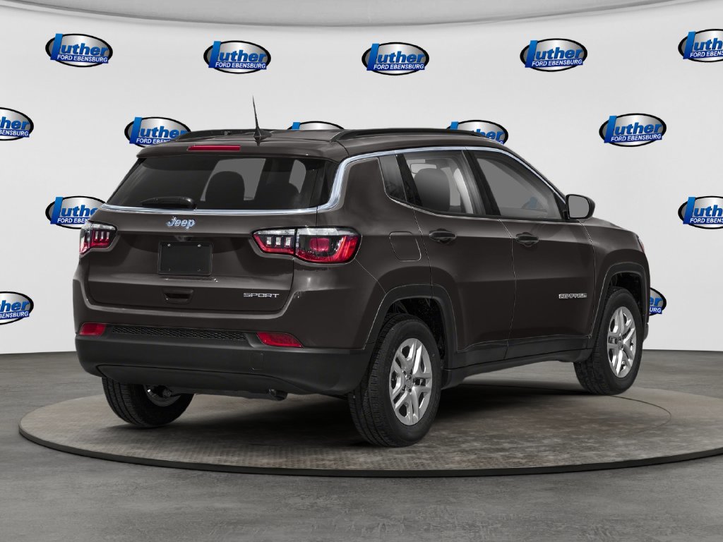 Used 2021 Jeep Compass Latitude w/ Sun and Sound Group FWD image 2