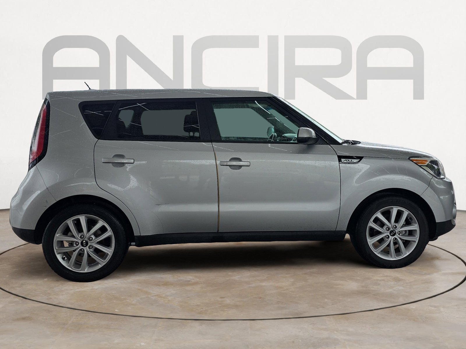 Used 2018 Kia Soul + image 9