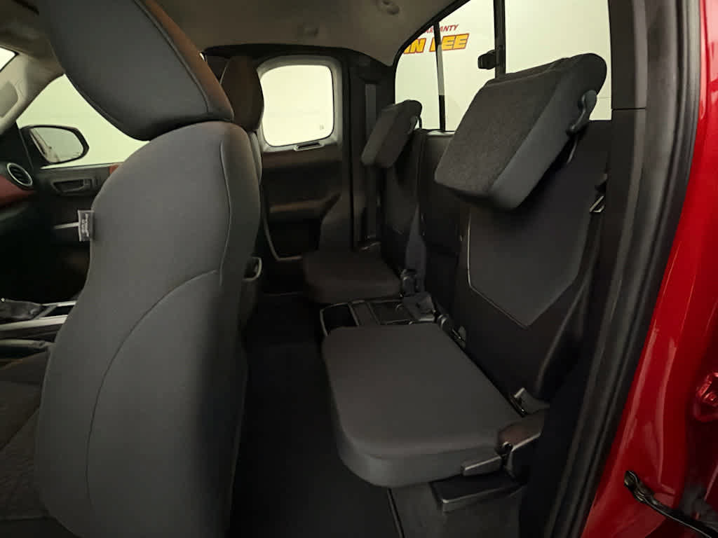 Used 2022 Toyota Tacoma SR5 w/ SR5 Appearance Package (SM) RWD image 15