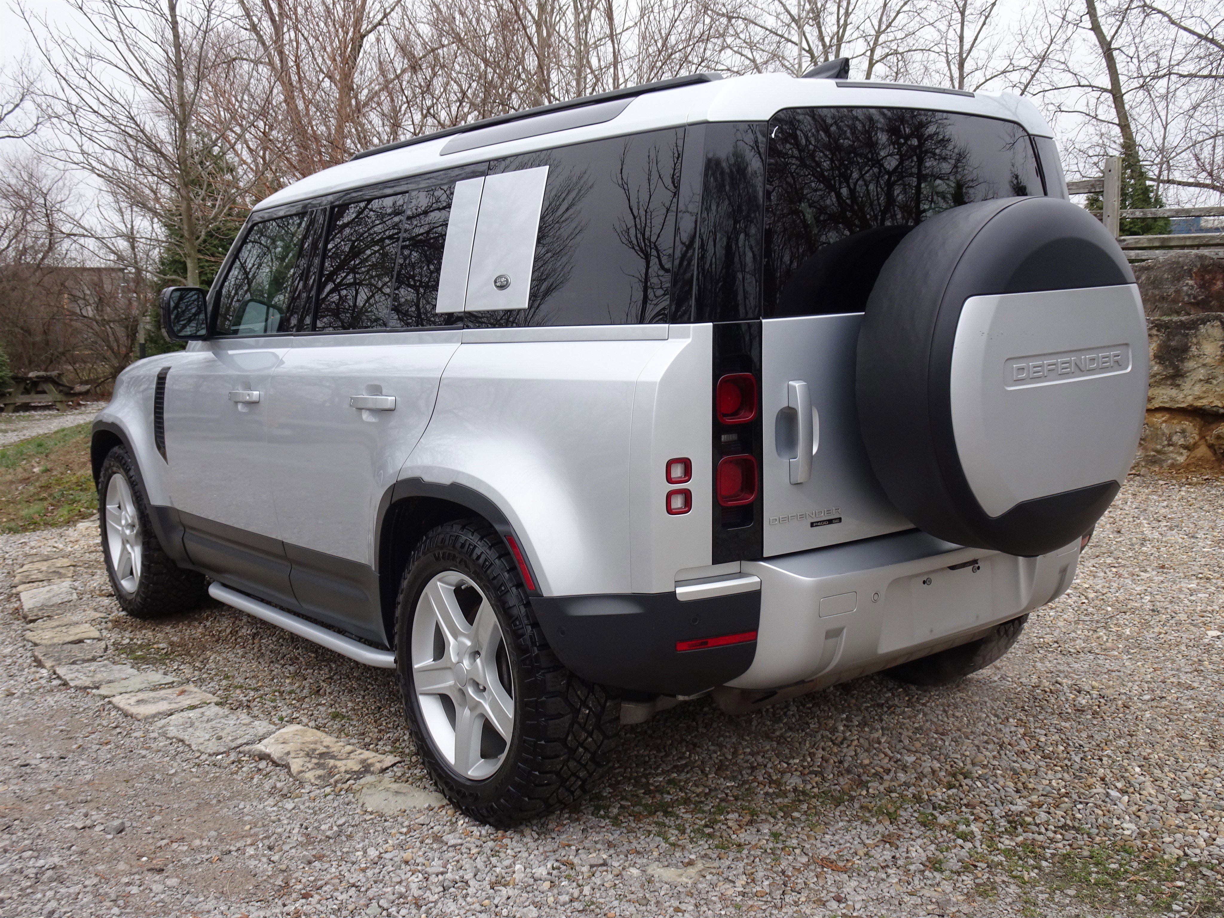 Used 2020 Land Rover Defender 110 SE image 8