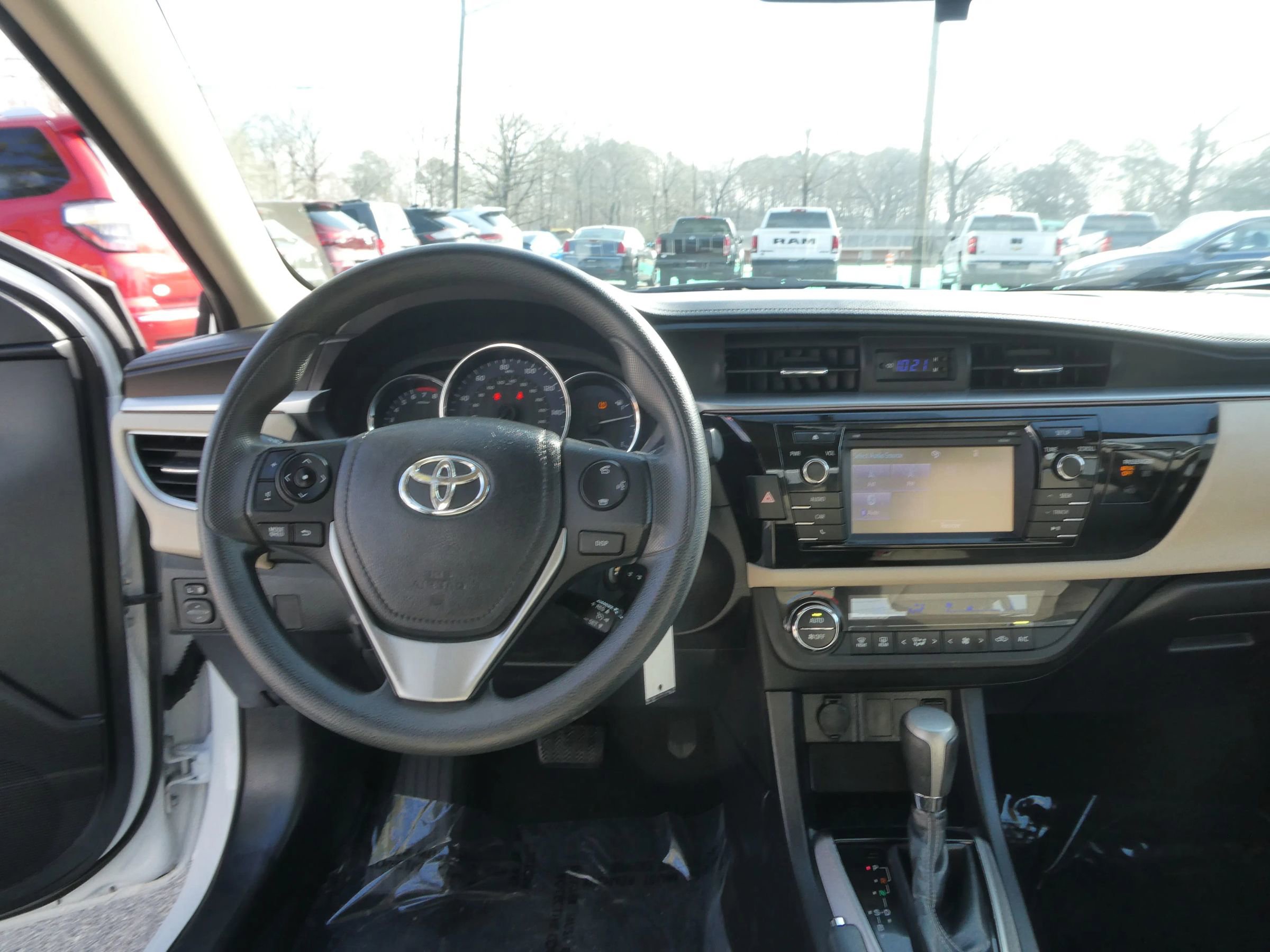 Used 2014 Toyota Corolla LE FWD image 13
