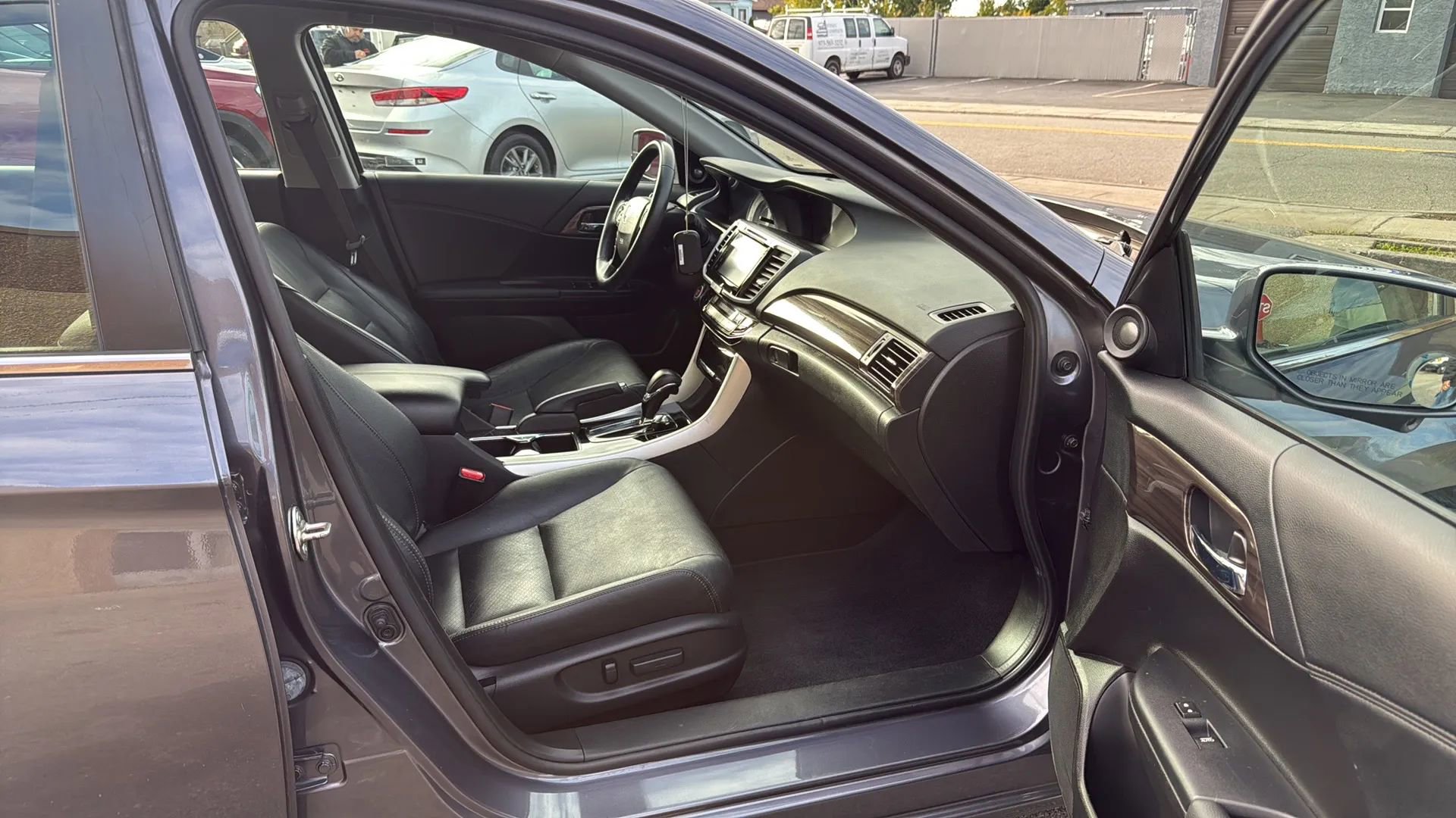 Used 2017 Honda Accord EX-L image 25