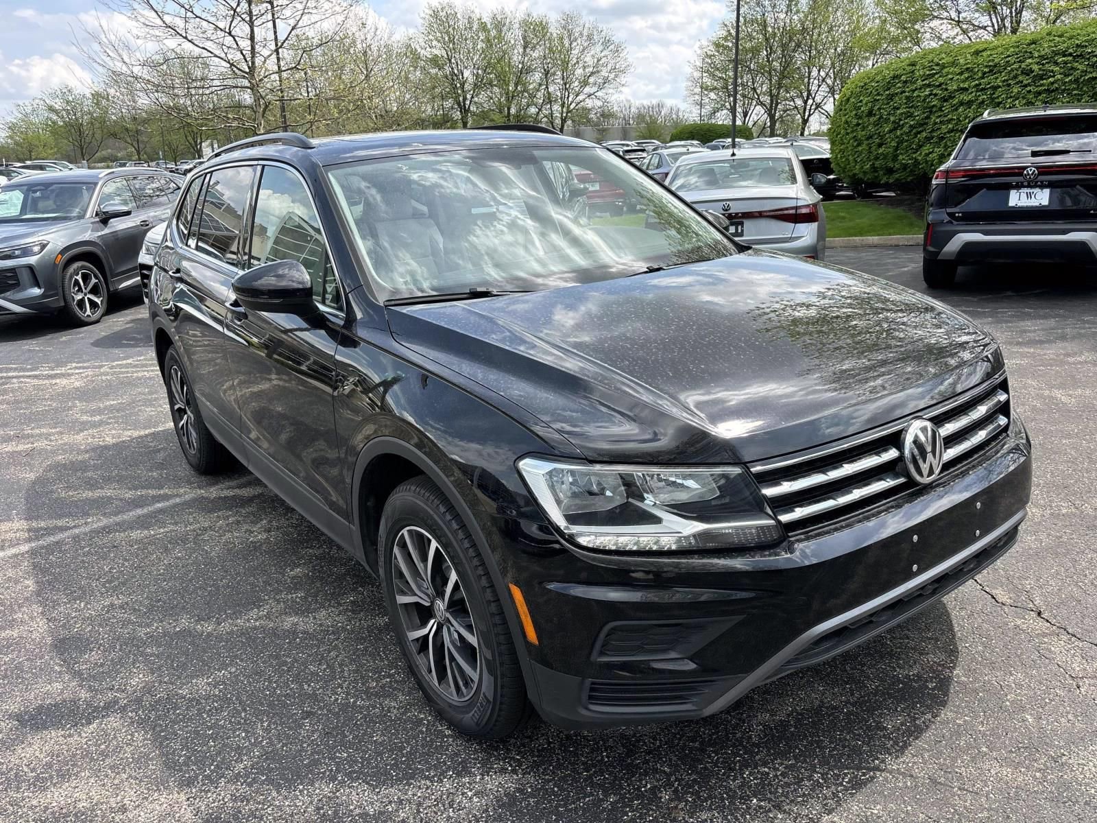 Used 2019 Volkswagen Tiguan SE w/ Panoramic Sunroof Package AWD/4WD image 3