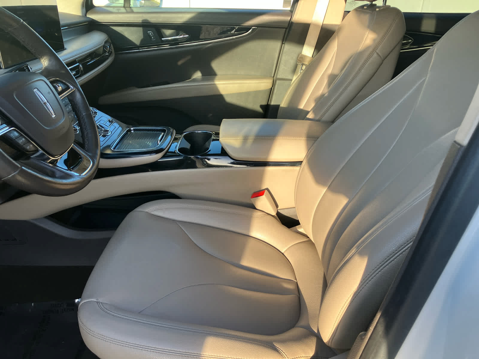 Used 2022 Lincoln Nautilus AWD w/ Premium Package image 10