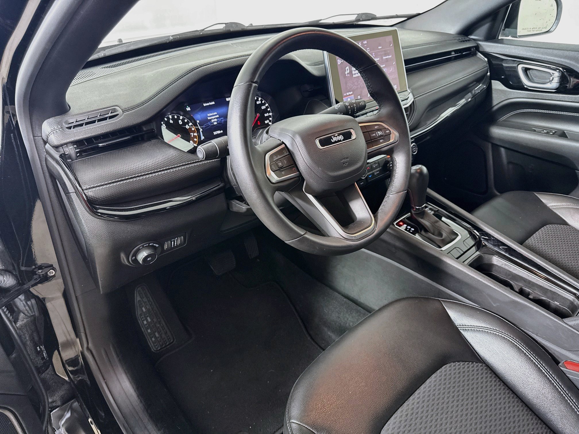 Used 2022 Jeep Compass Latitude FWD image 9