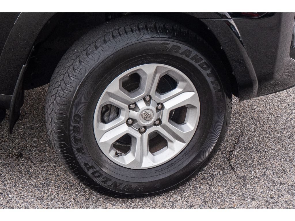 Used 2022 Toyota 4Runner SR5 Premium w/ Moonroof Package AWD/4WD image 31