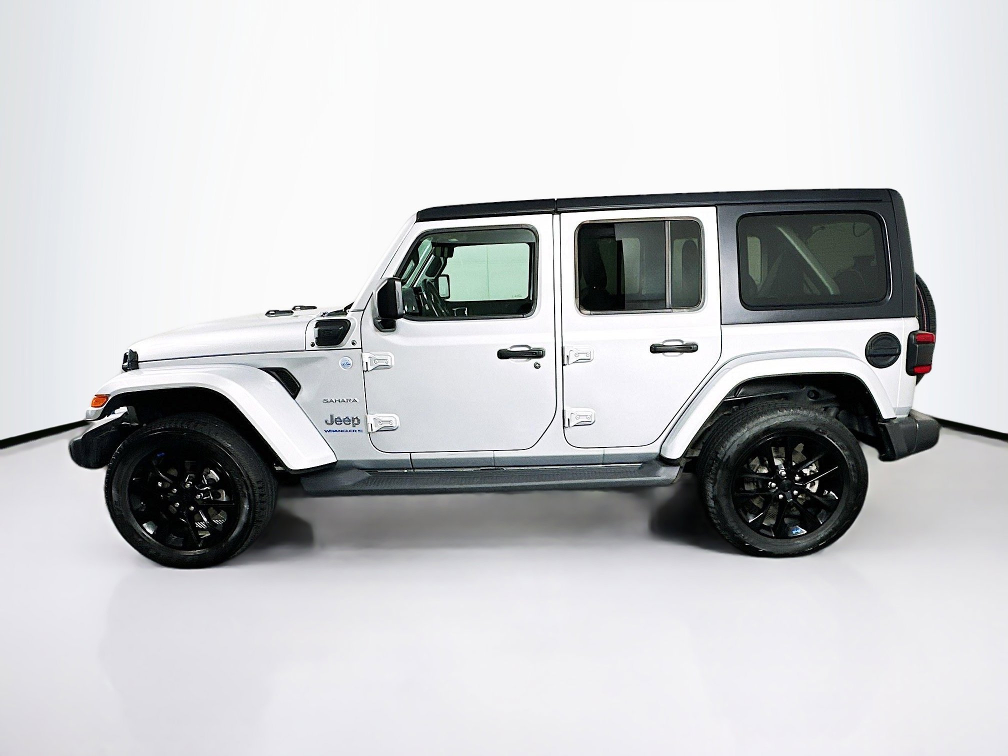 Used 2023 Jeep Wrangler Unlimited Sahara w/ Cold Weather Group AWD/4WD image 4