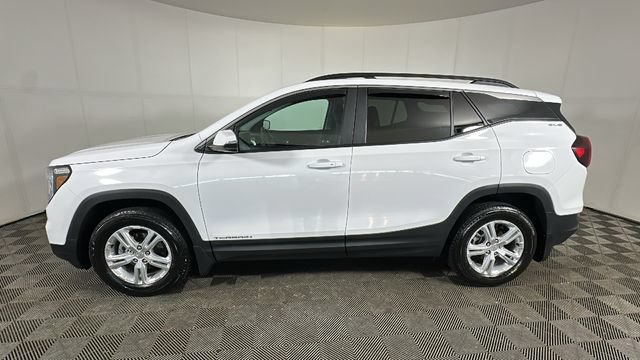 Used 2024 GMC Terrain SLE w/ Driver Convenience Package AWD/4WD image 5