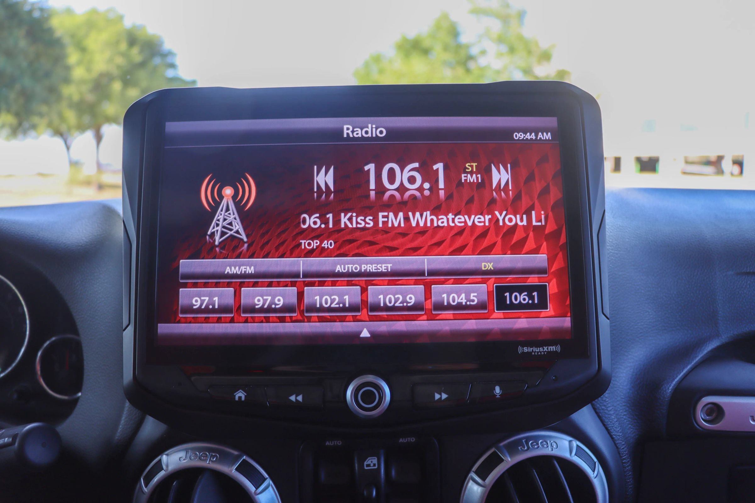 Used 2015 Jeep Wrangler Unlimited Sahara w/ Connectivity Group AWD/4WD image 29