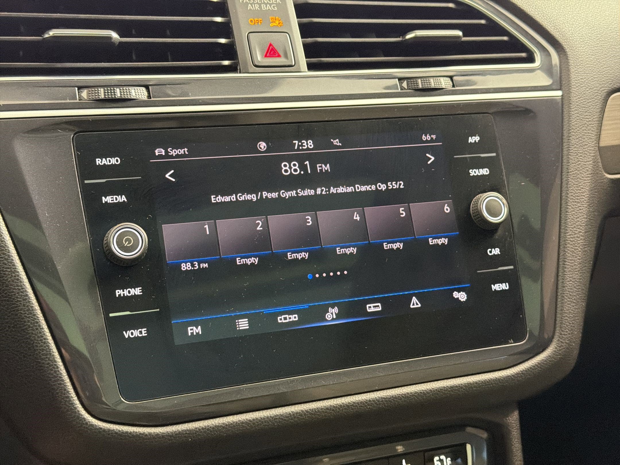 Used 2021 Volkswagen Tiguan SE R-Line image 24