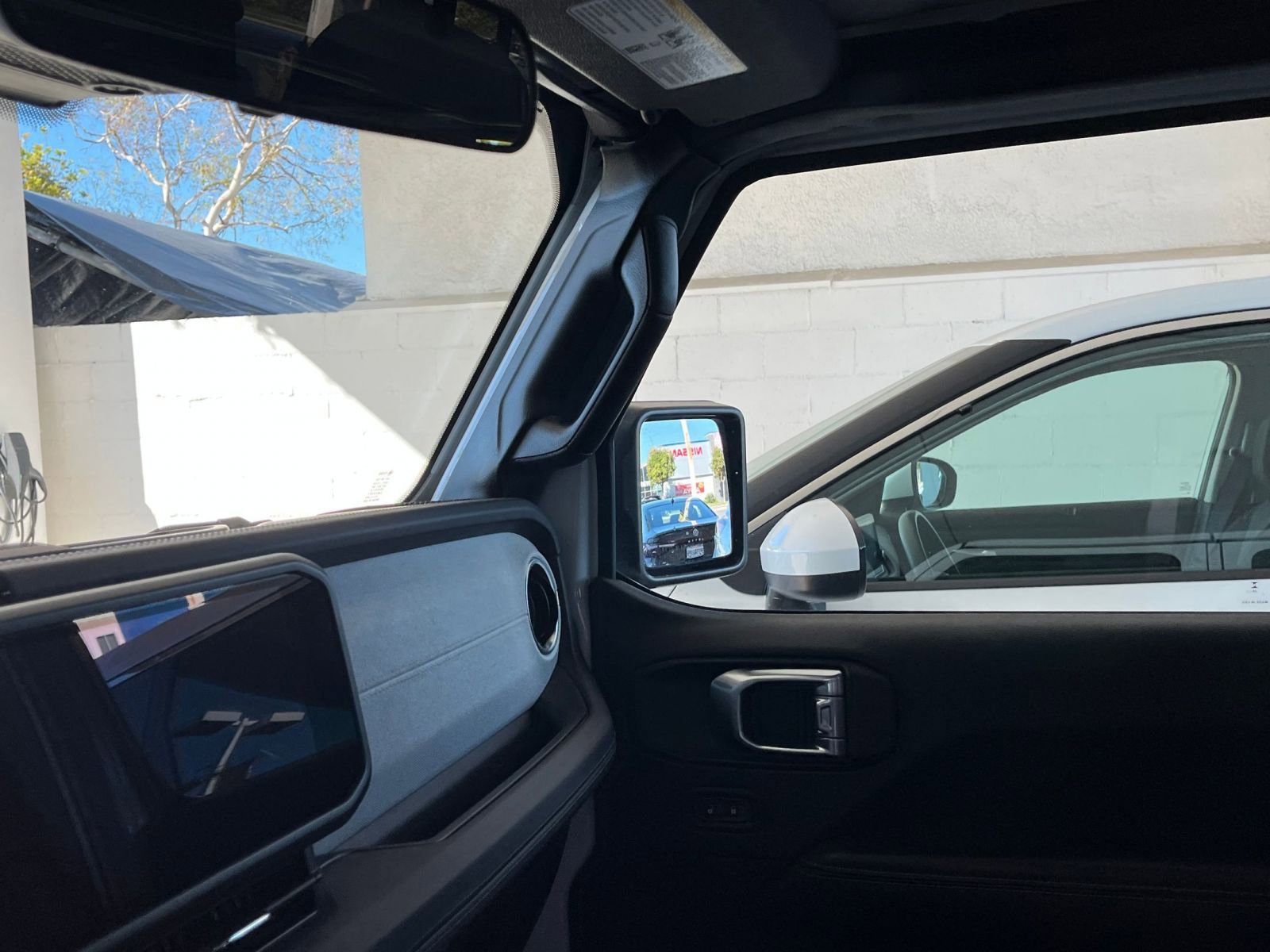 Used 2025 Jeep Wrangler Sahara image 35