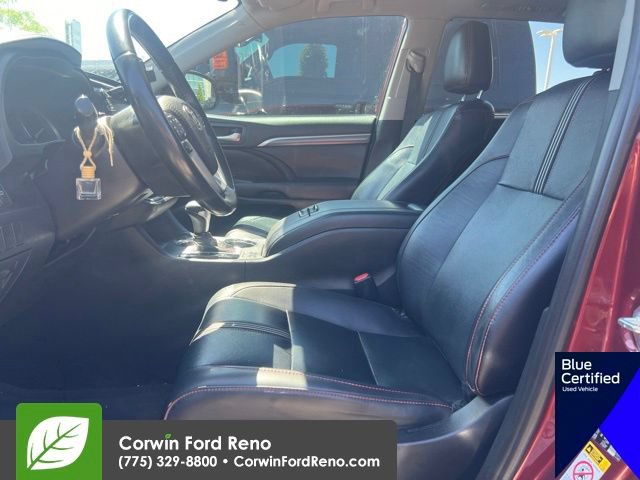 Used 2019 Toyota Highlander SE w/ Nightshade Edition FWD image 10
