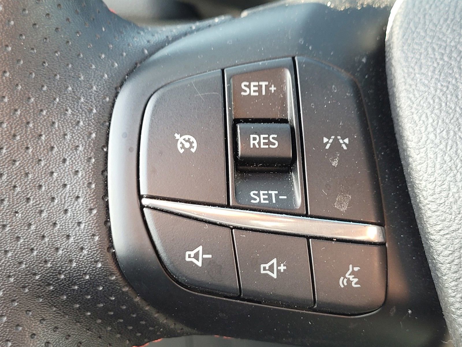 Used 2025 Ford Escape ST-Line image 23