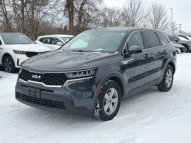 Used 2023 Kia Sorento LX image 2