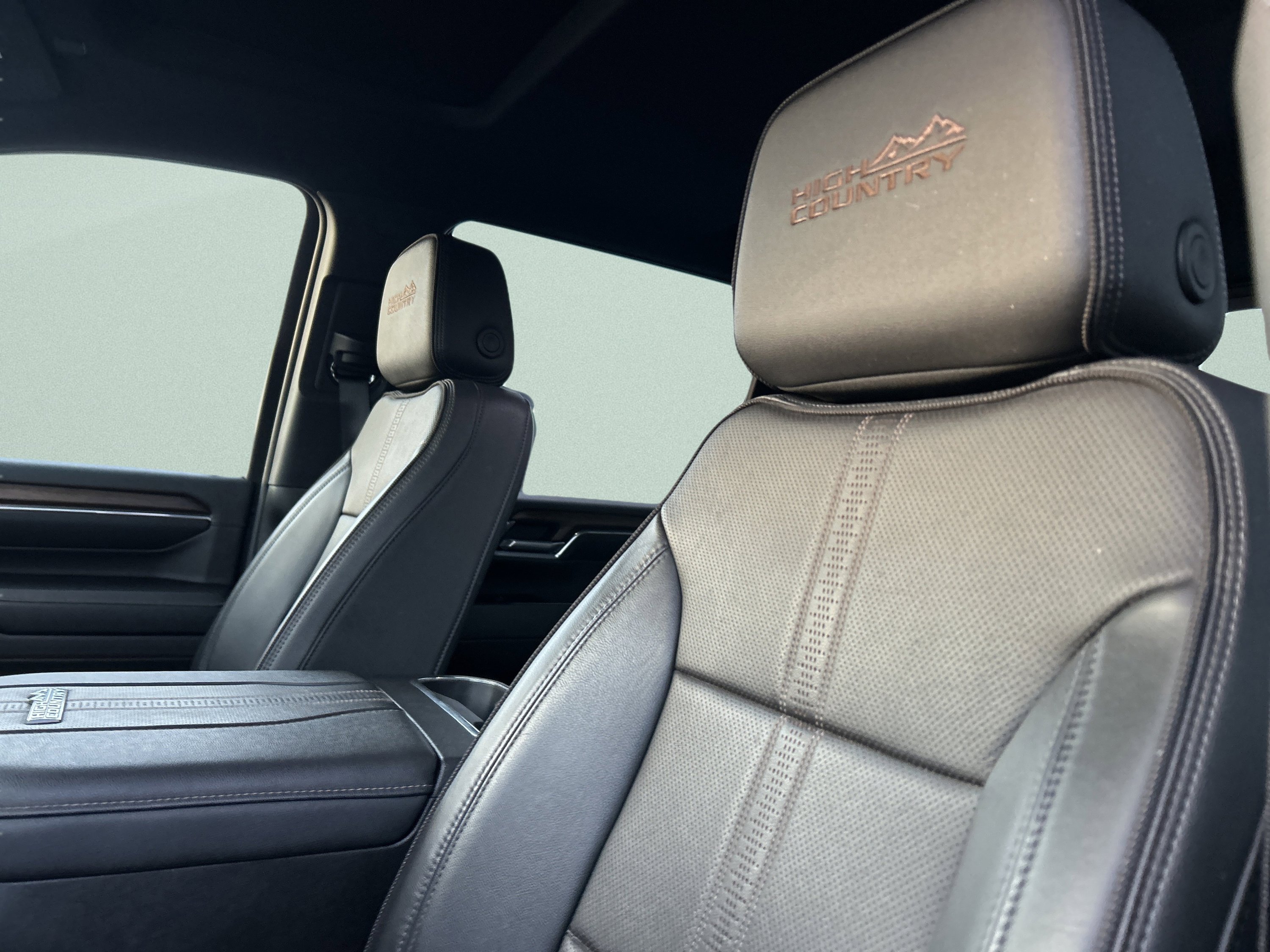 Used 2024 Chevrolet Silverado 2500 High Country w/ Technology Package image 9