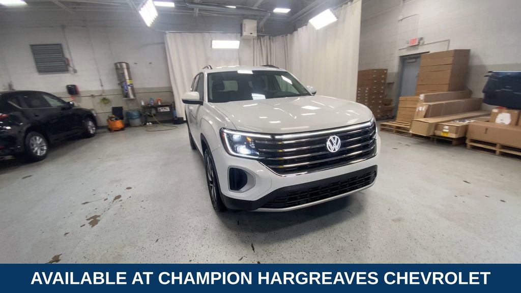 Used 2024 Volkswagen Atlas SE AWD/4WD image 3