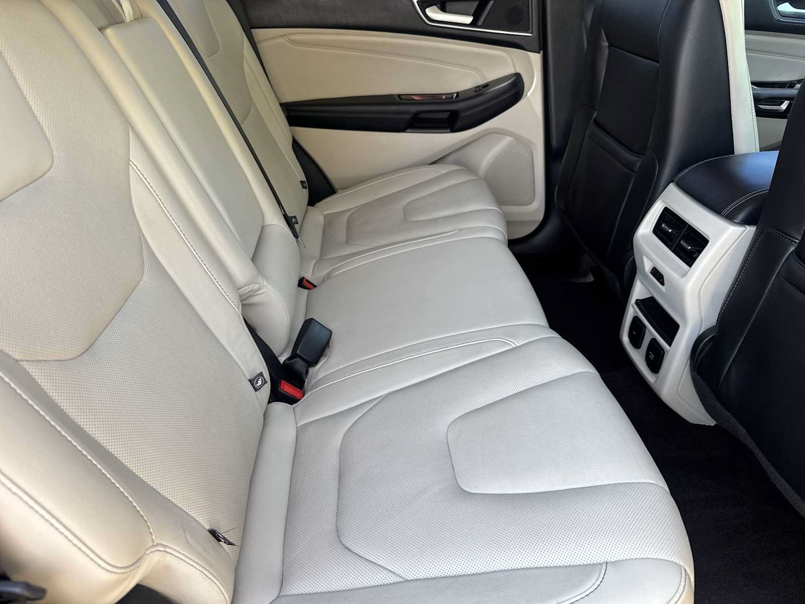 Used 2016 Ford Edge Titanium w/ Equipment Group 301A AWD/4WD image 16
