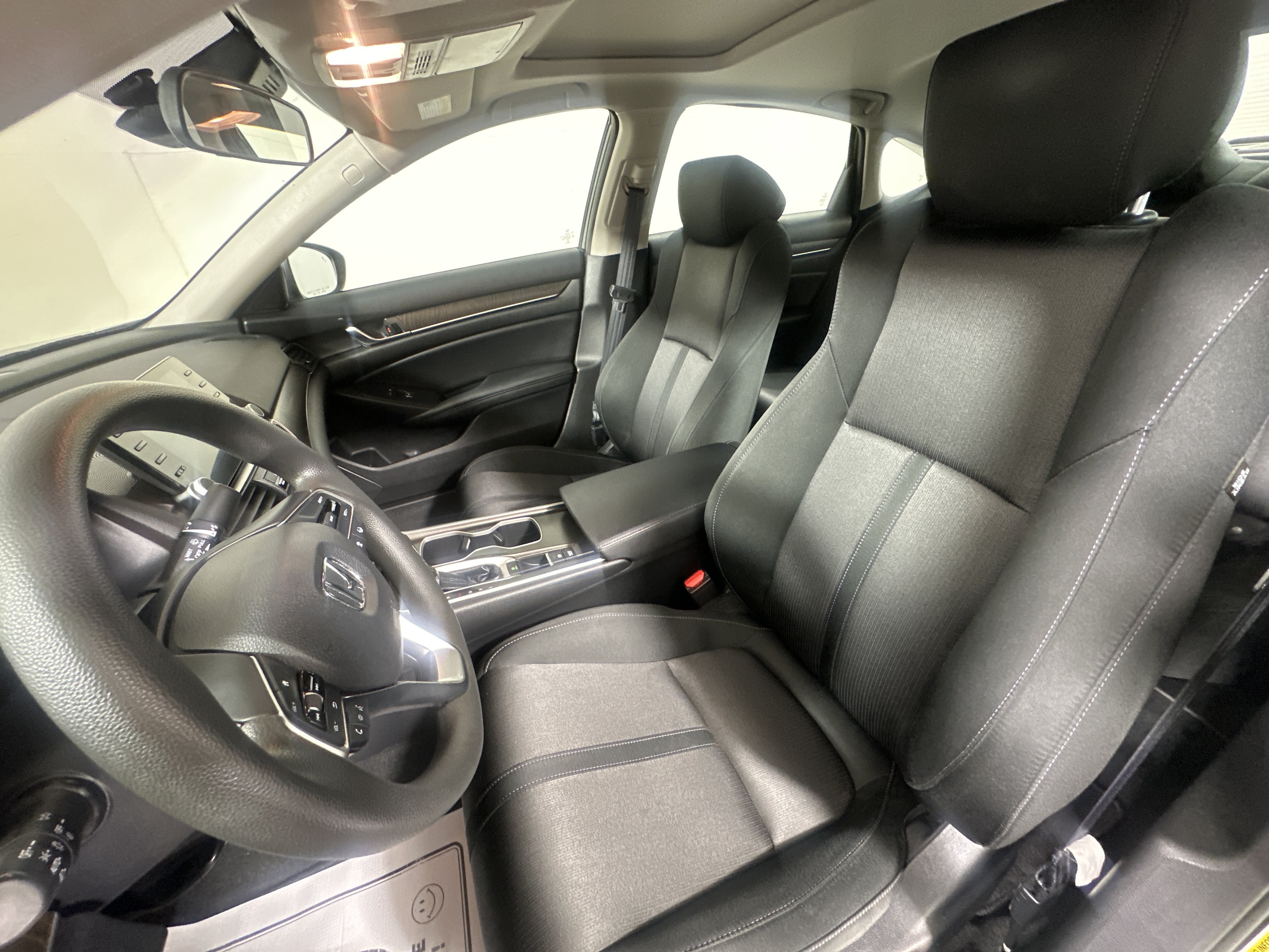 Used 2018 Honda Accord EX image 9