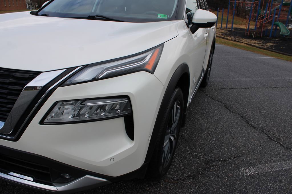 Used 2022 Nissan Rogue Platinum w/ Head-Up Display Package image 41